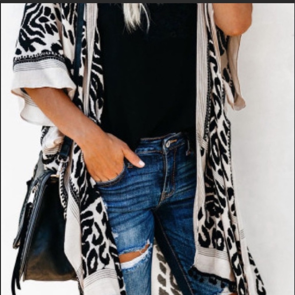 BOHO sheer kimono with Pom Pom trim - Picture 2 of 6